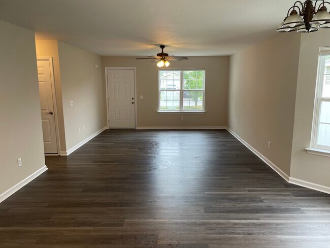 Foto del edificio - 1029 Stoney Falls Blvd