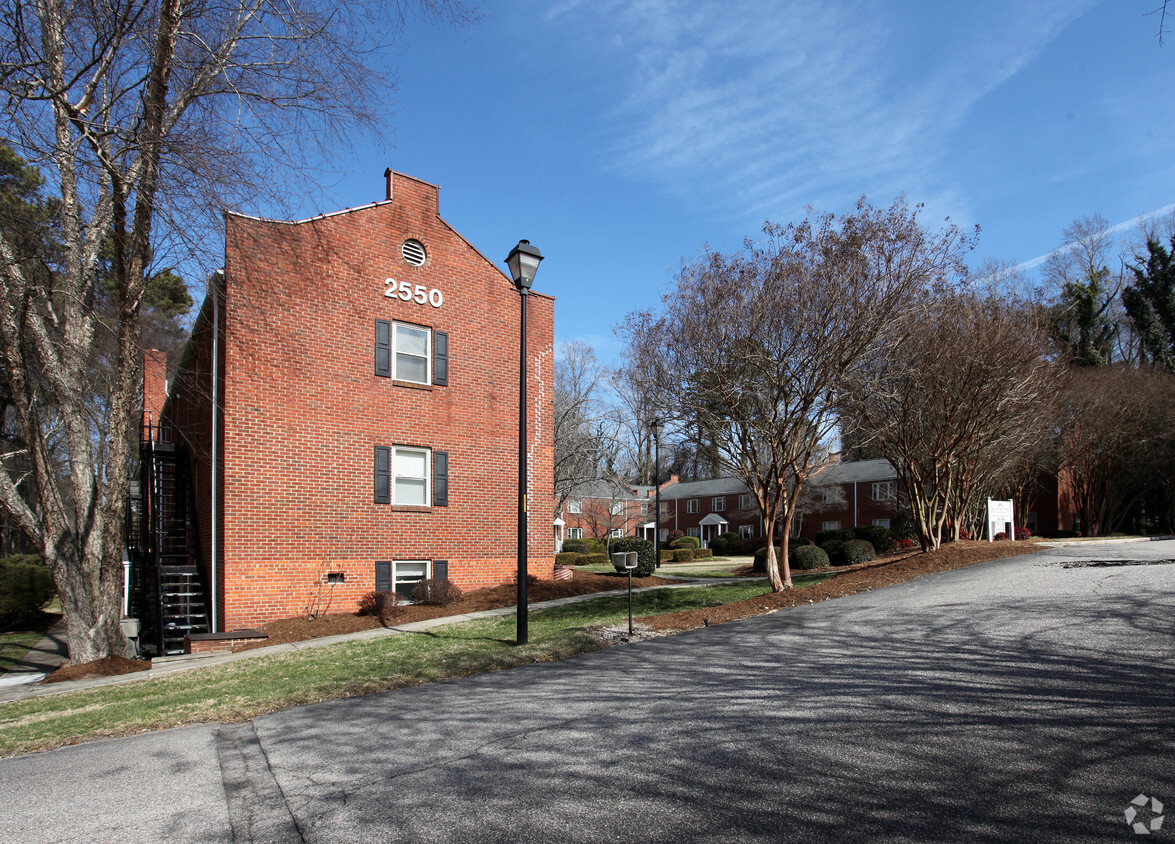 Foto del edificio - Country Club Homes