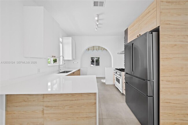 Building Photo - 565 NW 44th St