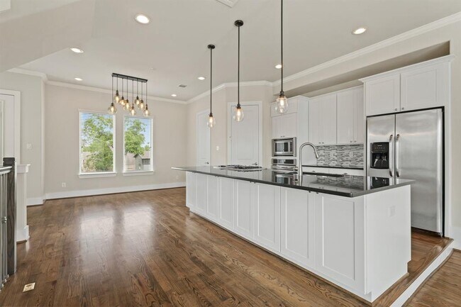 Foto del edificio - 906 W 17th St