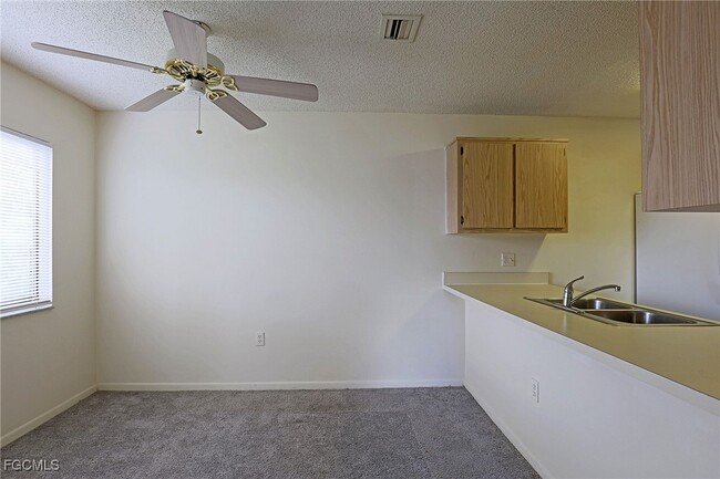 Building Photo - 5274 Cedarbend Dr
