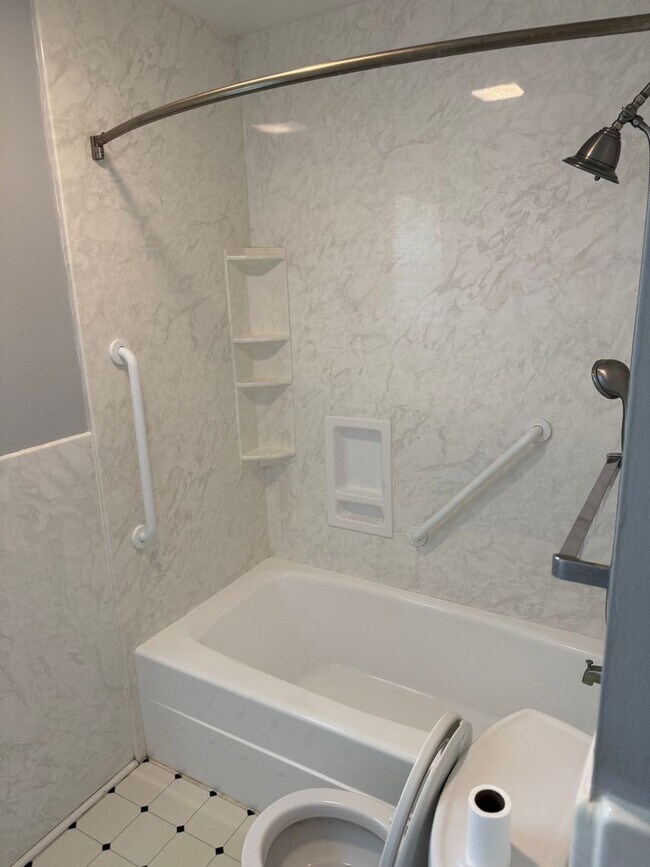 Foto del edificio - 3 Bed/1.5 Bath in Broadmoor School District