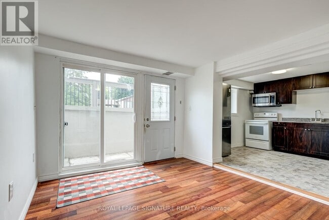 Building Photo - 235 Cedar Crescent