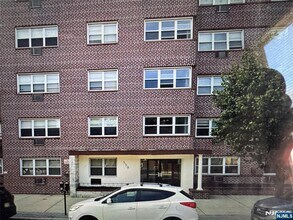 Building Photo - 559 Anderson Ave