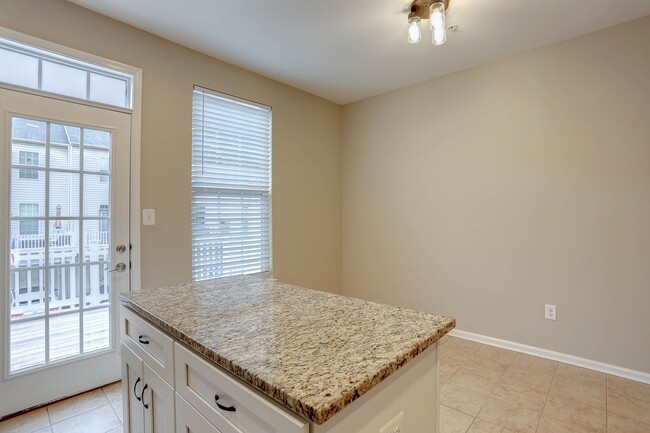 Building Photo - 3BR, 3BA, 1-Car Garage Townhome in Howard Square