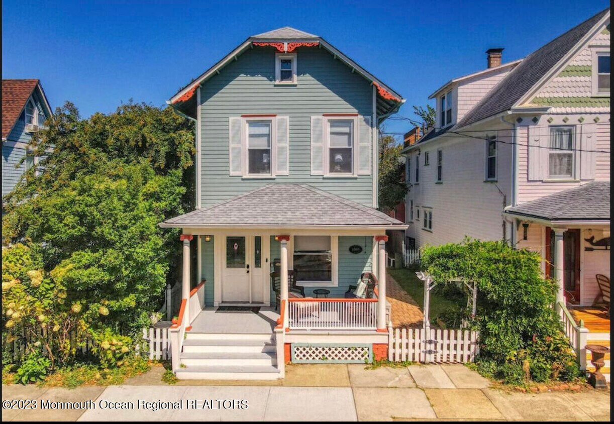 Primary Photo - 121 Mt Hermon Way