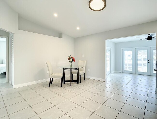 Building Photo - 3205 Santa Barbara Dr