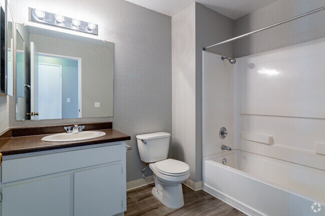 1BR, 1BA - 687SF - Cambridge Park