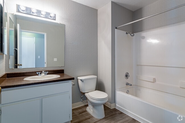 1BR, 1BA - 687SF - Cambridge Park