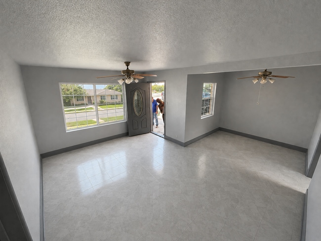 Building Photo - 609 Barcelona Dr