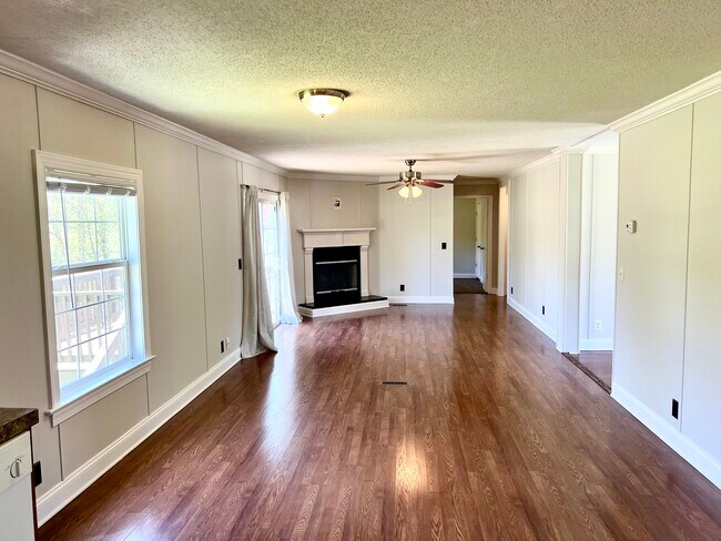 Building Photo - 2024 Rocky Creek Ln