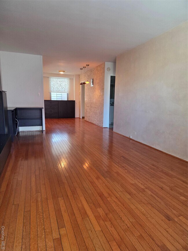 Foto del edificio - 61-25 97th St