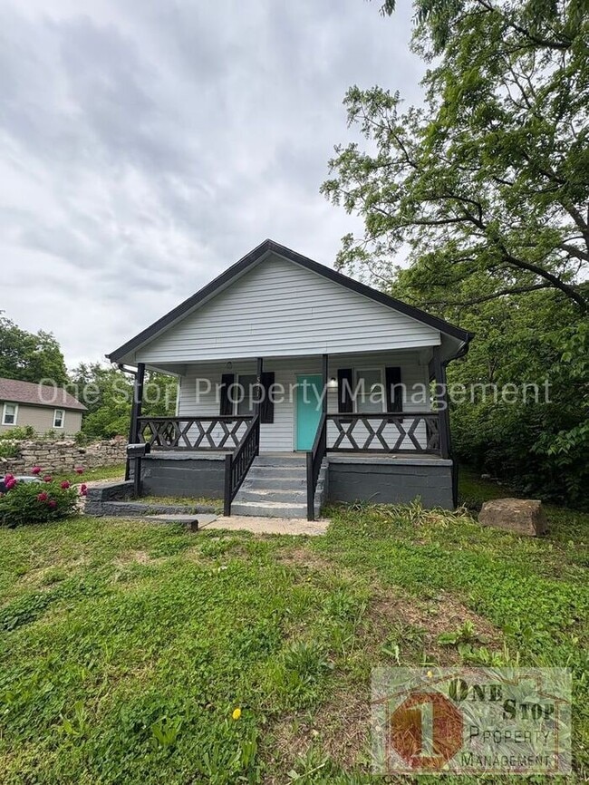 Building Photo - Beautiful 3 Bedroom 2 Bathroom in Kansas City!