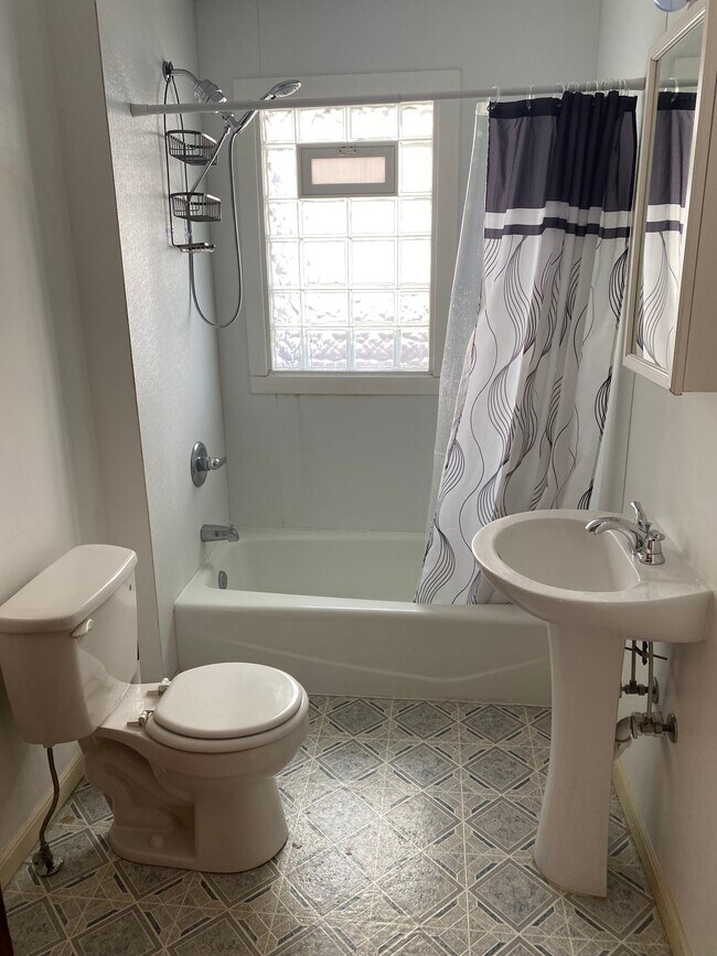 Building Photo - 491 Glessner Ave