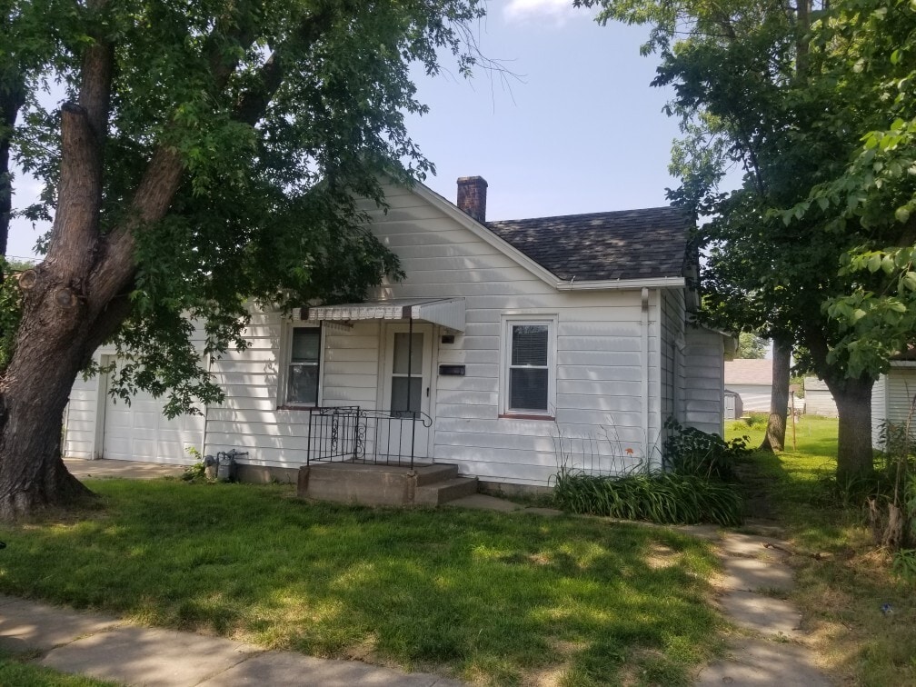 613 9th St, Peru, IL 61354 House Rental in Peru, IL