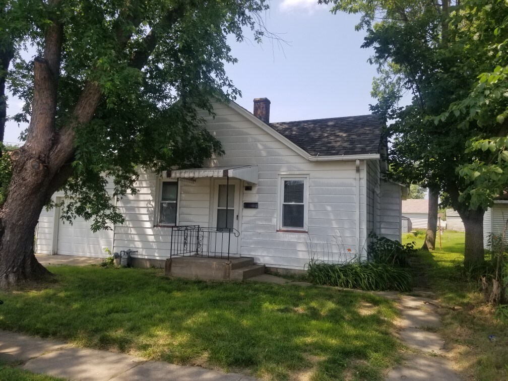 613 9th St, Peru, IL 61354 House Rental in Peru, IL