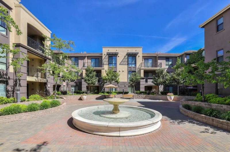 Foto del edificio - 19503 Stevens Creek Blvd