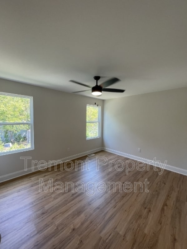 Foto del edificio - 3105 E 37th St