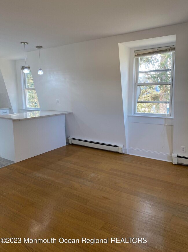 Building Photo - 1039 Norwood Ave
