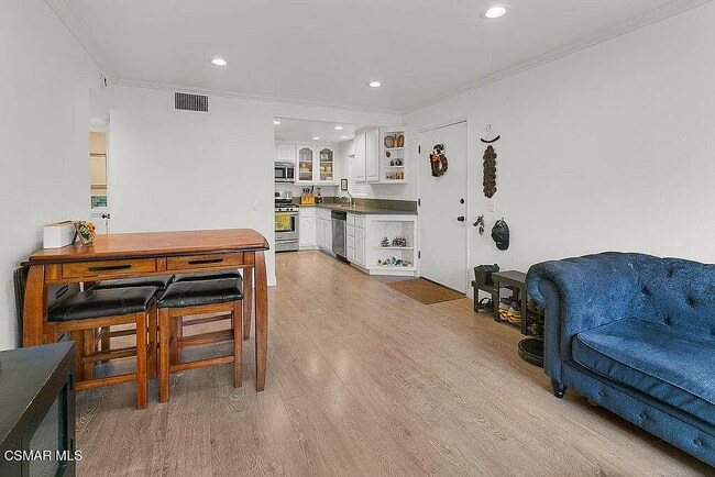 Foto del edificio - 1340 E Hillcrest Dr