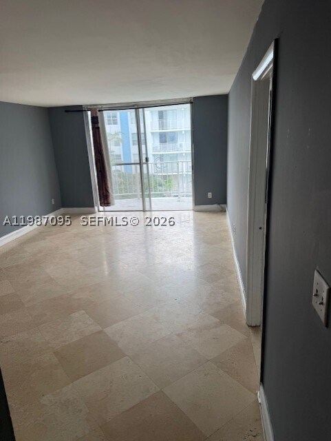 Foto del edificio - 488 NW 165th St
