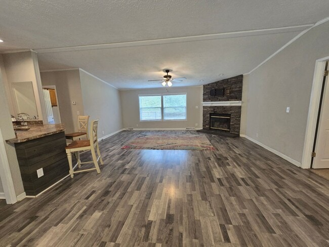 Building Photo - NEW LISTING!!!!!