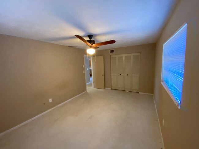 Building Photo - Two bedroom two bath home in Orange City