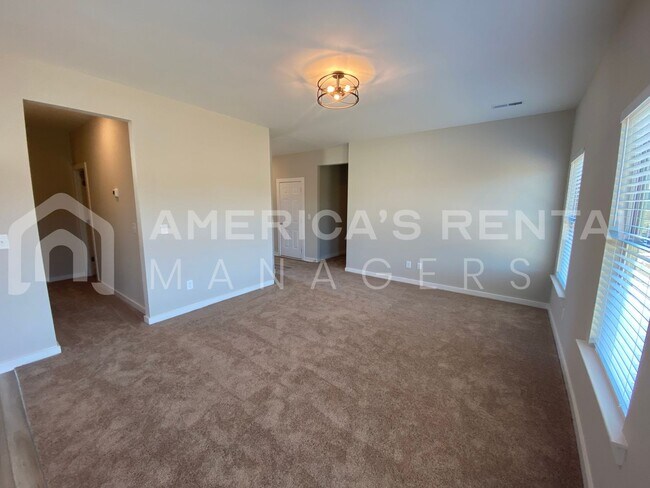 Foto del edificio - Home for Rent in Eva, AL!!! AVAILABLE TO V...