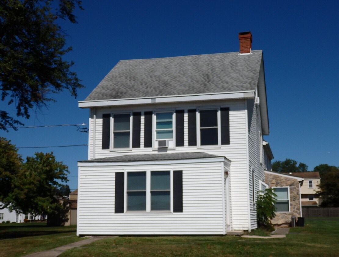 Foto principal - 910 Montgomery Ave