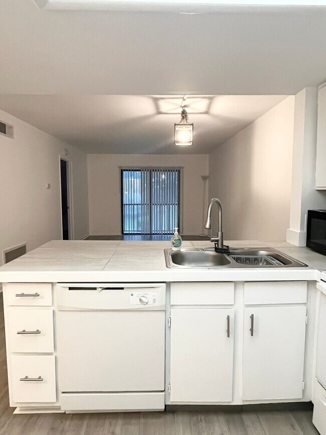 Foto del edificio - Two Bed, Two Bath Condo at Windsor Crossing