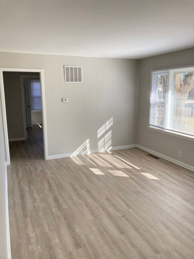 Building Photo - 3 Bedroom and 1 Bath House in Haysville