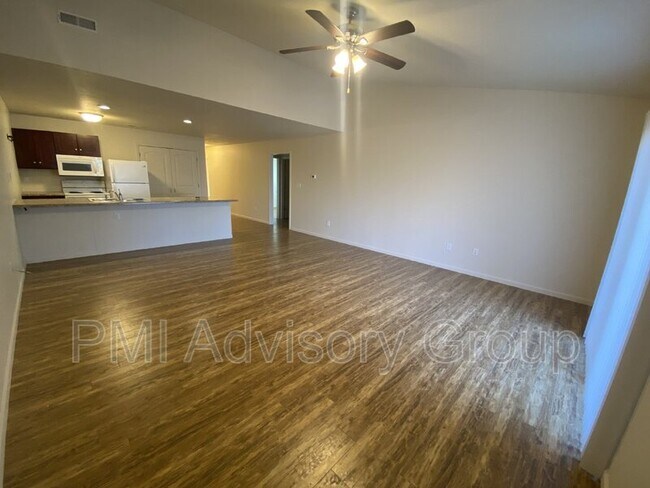 Foto del edificio - 3324 SE Taurus Ave