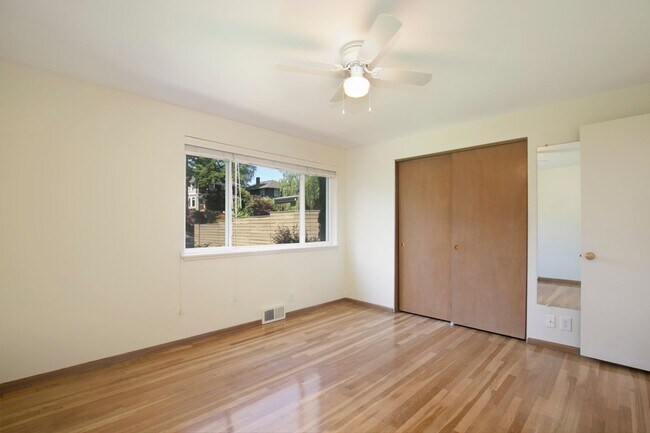 Foto del edificio - 1518 5th Ave W