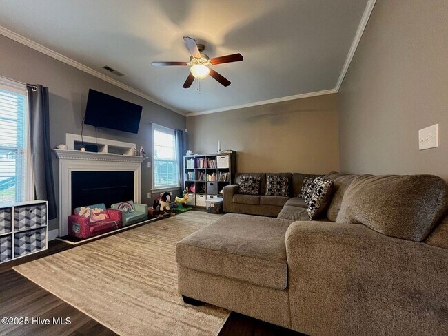 Foto del edificio - 582 Century Dr