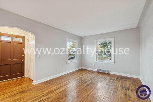 Foto del edificio - 4114 S Detroit Ave