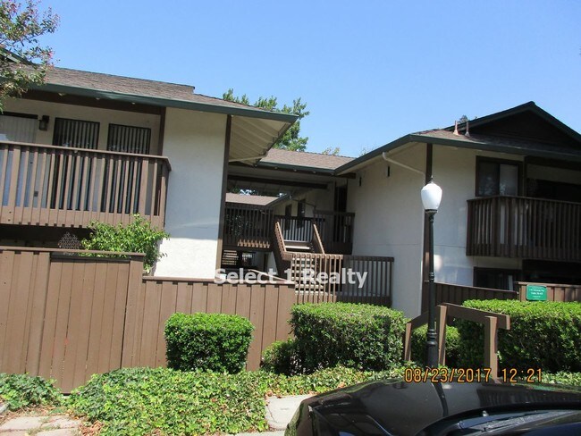 Foto del edificio - 1707 Mahogany Way