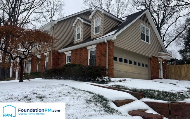 Building Photo - 7939 Dovie Ln