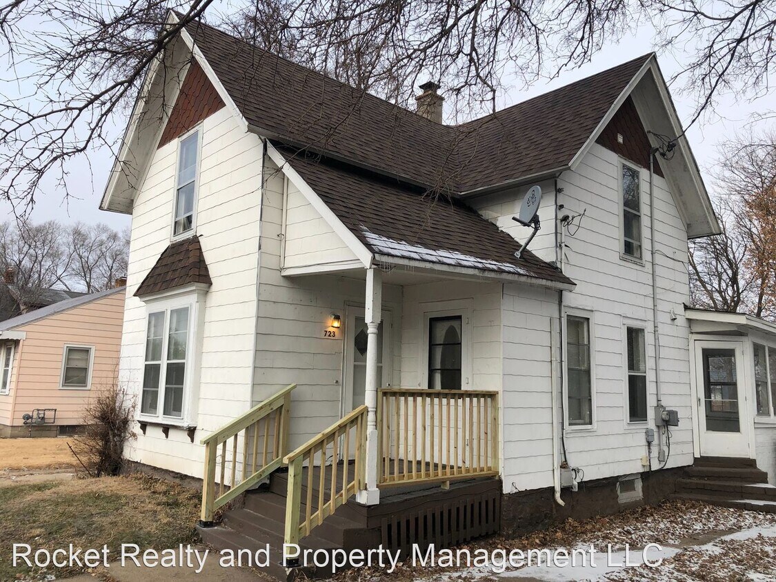 3 br, 2 bath House 723 Shirland Ave.