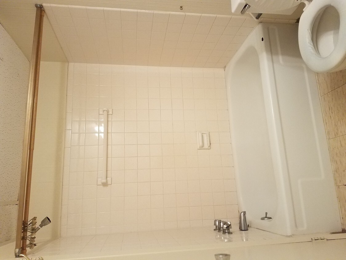 100 Resolute Cir Unit 1, Rochester, NY 14621 Room for Rent in