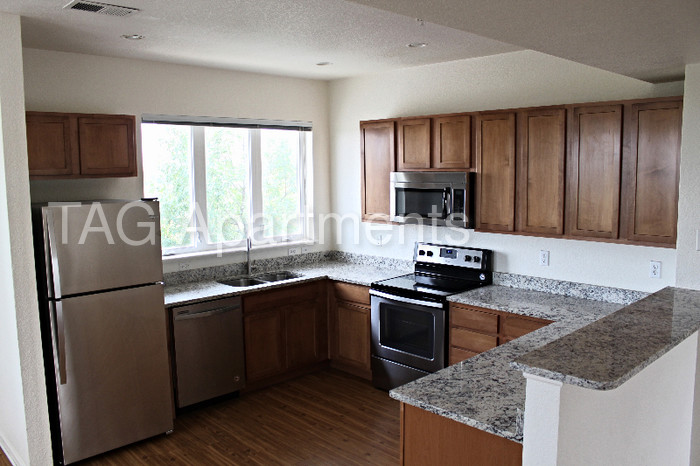 Primary Photo - 14952 E Gill Ave