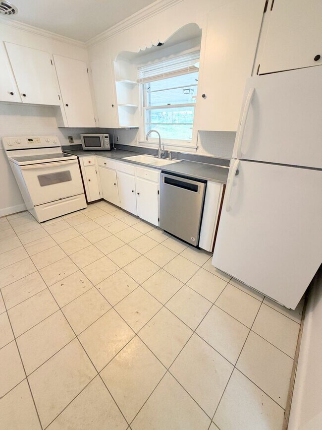 Foto del edificio - 4 Bedroom Home in Lynchburg