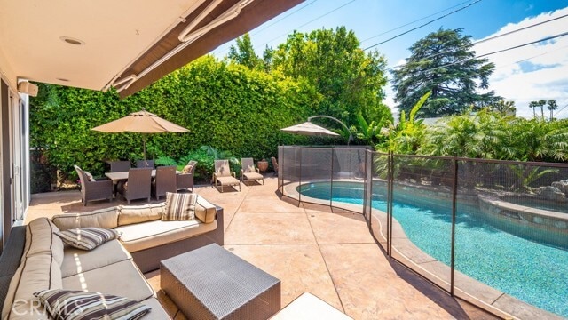 Foto del edificio - 4461 Stern Ave