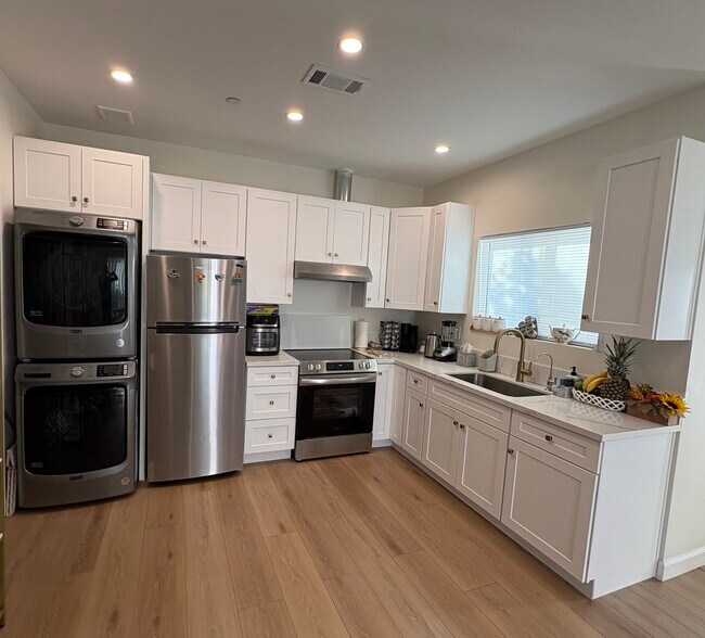 Cocina/Comedor - 15857 Stare St