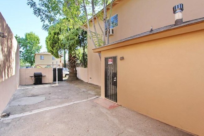 Foto del edificio - 6600 Woodman Ave