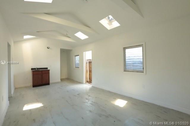 Foto del edificio - 118 NW 24th St