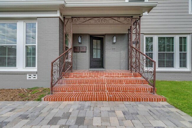 Building Photo - 1707 Binz St