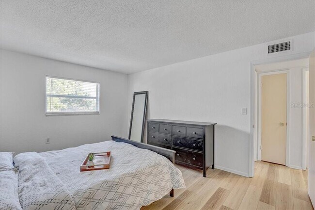 Foto del edificio - 350 79th Ave N