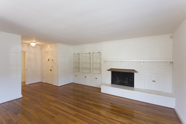 Building Photo - Downstairs 2BD/1BA in La Jolla Shores with...