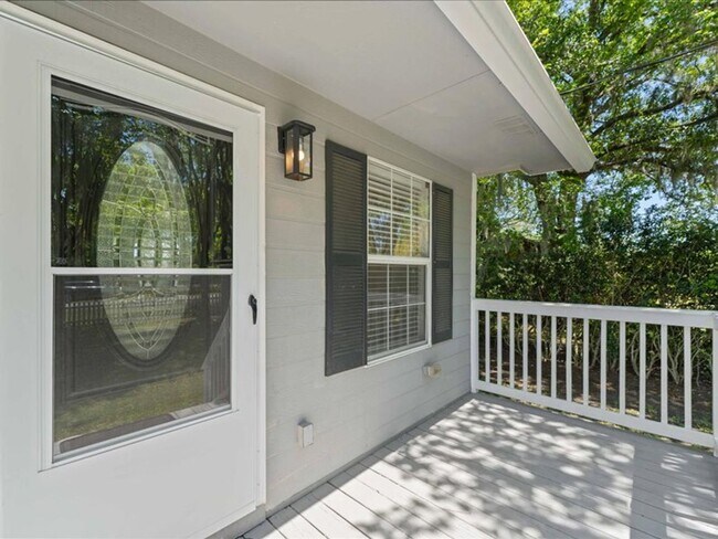 Foto del edificio - Charming 3 Bedroom Renovated Retreat: Cozy...