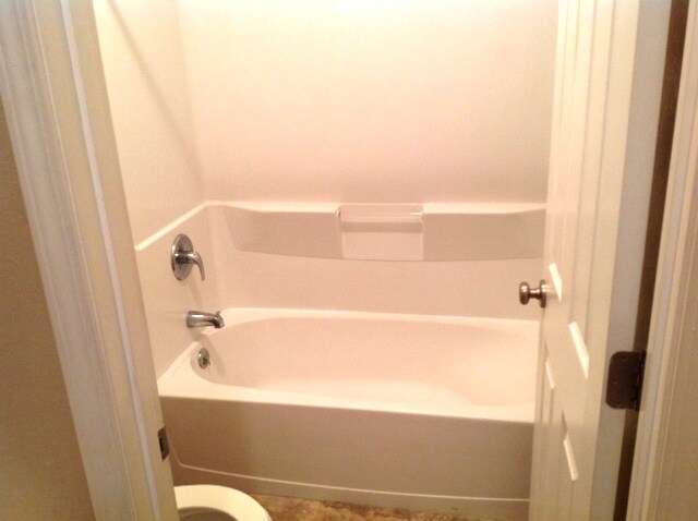 Baño - 7609-7611 S Broadway